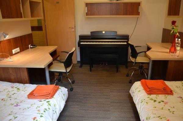 Dom Studencki Akademia Muzyczna Hostel Krakau Buitenkant foto